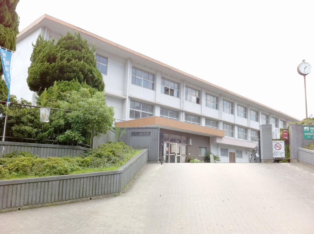 Junior high school. 224m to Kitakyushu Shinozaki junior high school