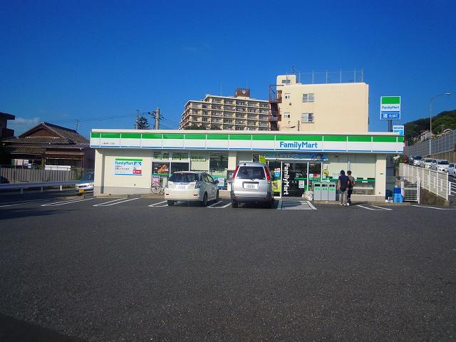 Convenience store. 250m to FamilyMart