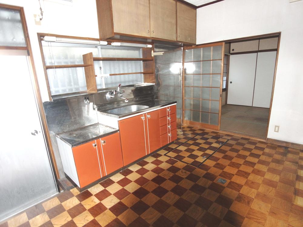Kitchen. Indoor (11 May 2013) Shooting