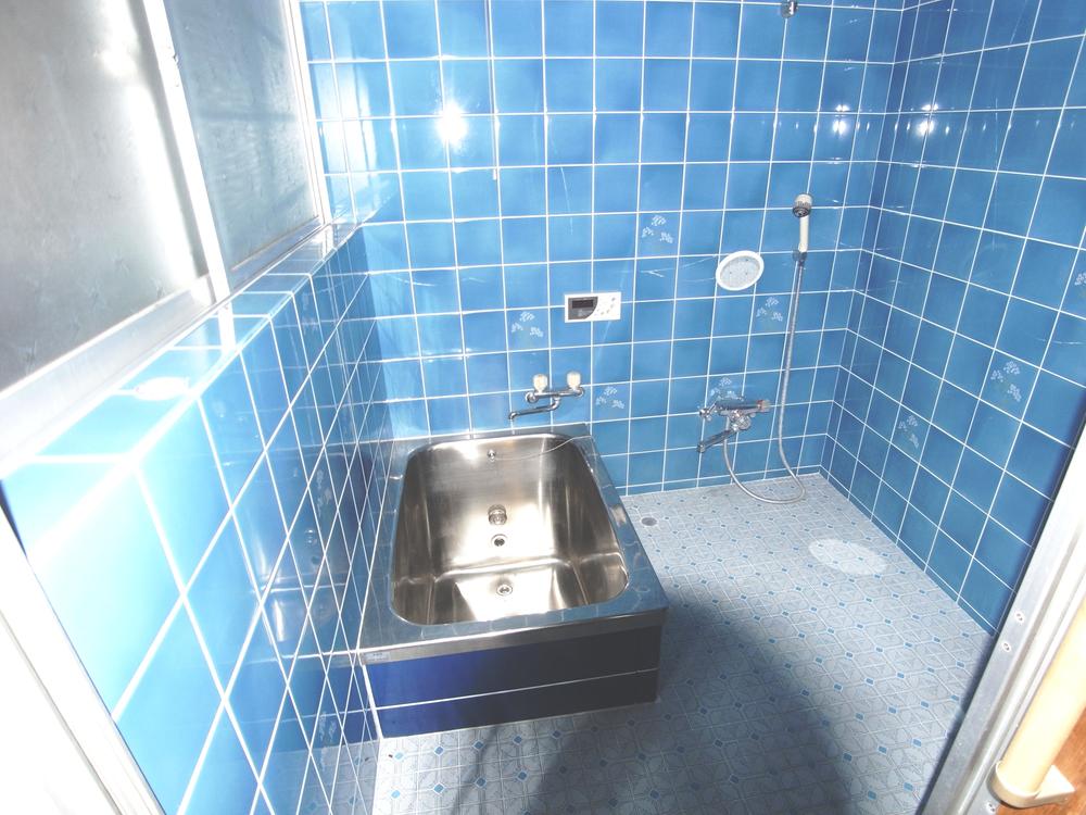 Bathroom. Indoor (11 May 2013) Shooting
