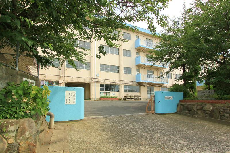 Junior high school. Tomi 834m to Nonaka school