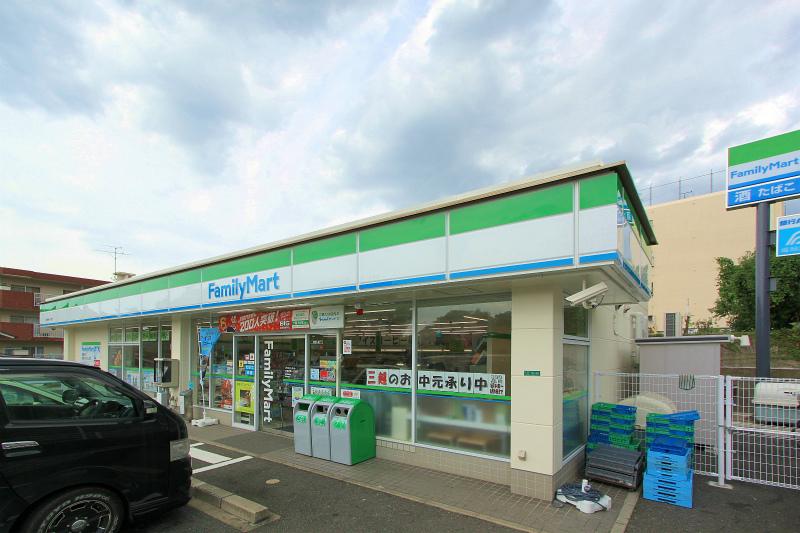 Convenience store. FamilyMart 417m to Kokura Akasaka-chome shop