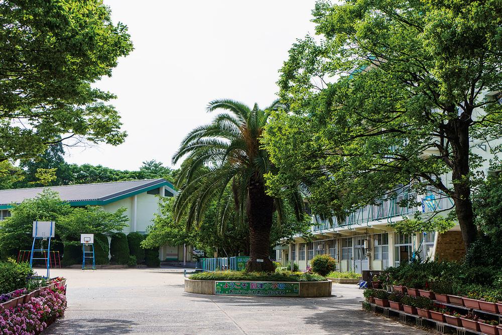 Primary school. 460m to Kitakyushu Itatsu Elementary School