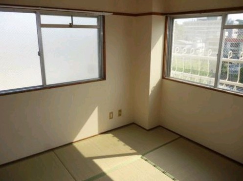 Other room space. Because the corner room on the window are two sides.