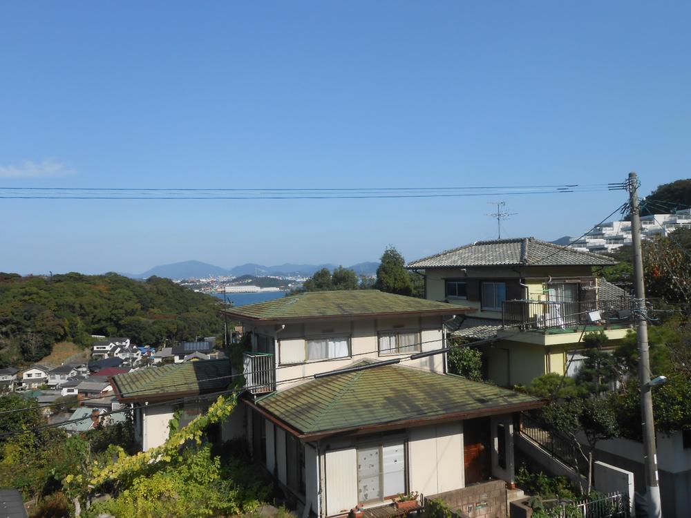 View photos from the dwelling unit. View from the site (November 2013) Shooting