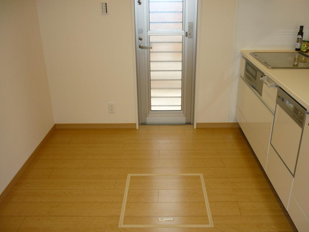 Kitchen. No. 2 place The kitchen space, Installed under the floor storage