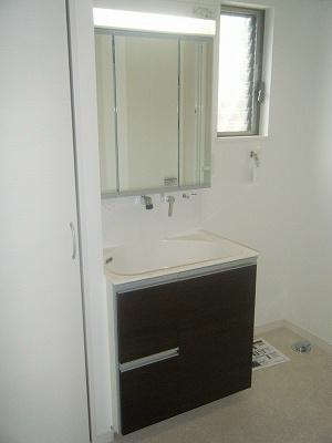 Wash basin, toilet