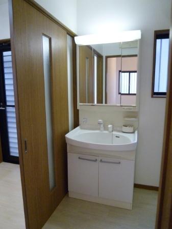 Wash basin, toilet. Indoor (12 May 2013) Shooting