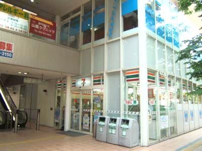 Convenience store. 382m to Seven-Eleven Kawaraguchi shop Ogura