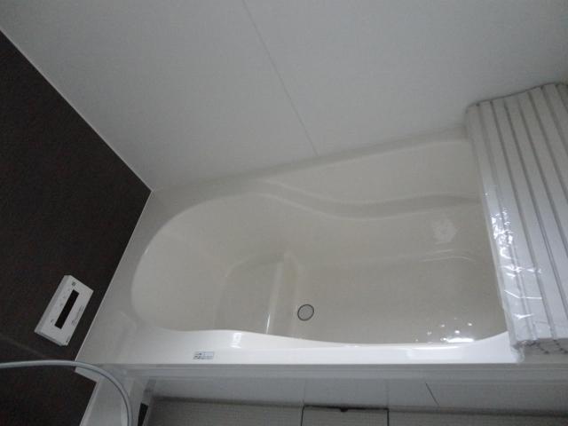Bathroom. Tub put off also comfortably foot ~