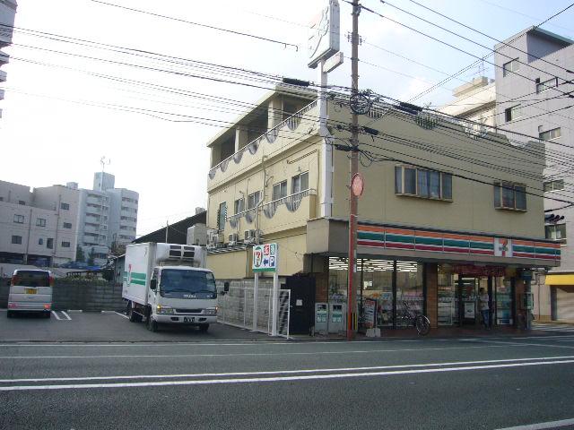 Convenience store. 463m to Seven-Eleven Katano shop Ogura