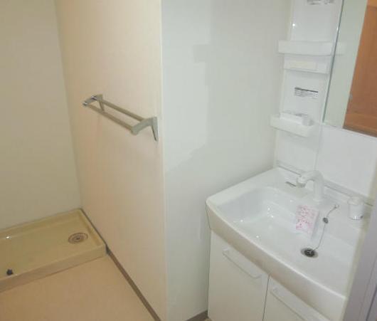 Wash basin, toilet. Indoor (April 2012) shooting