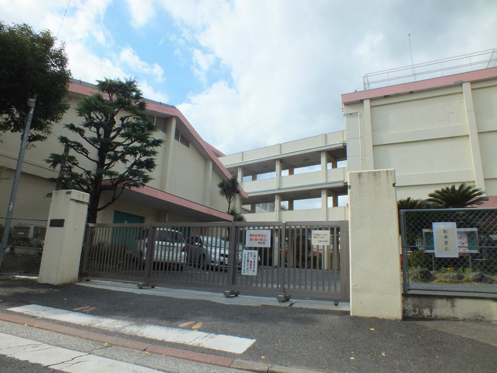 Primary school. Hironori up to elementary school (elementary school) 588m