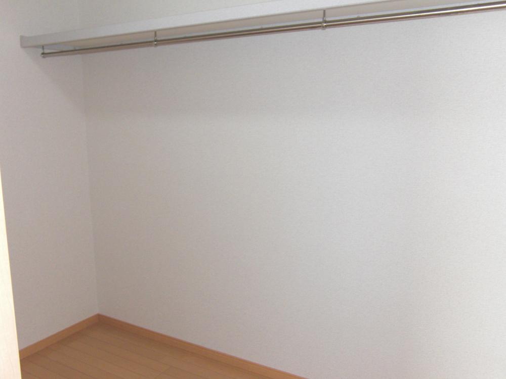 Receipt. On the second floor bedroom is enough space also to accommodate and spare futon with 3 Pledge of walk-in closet