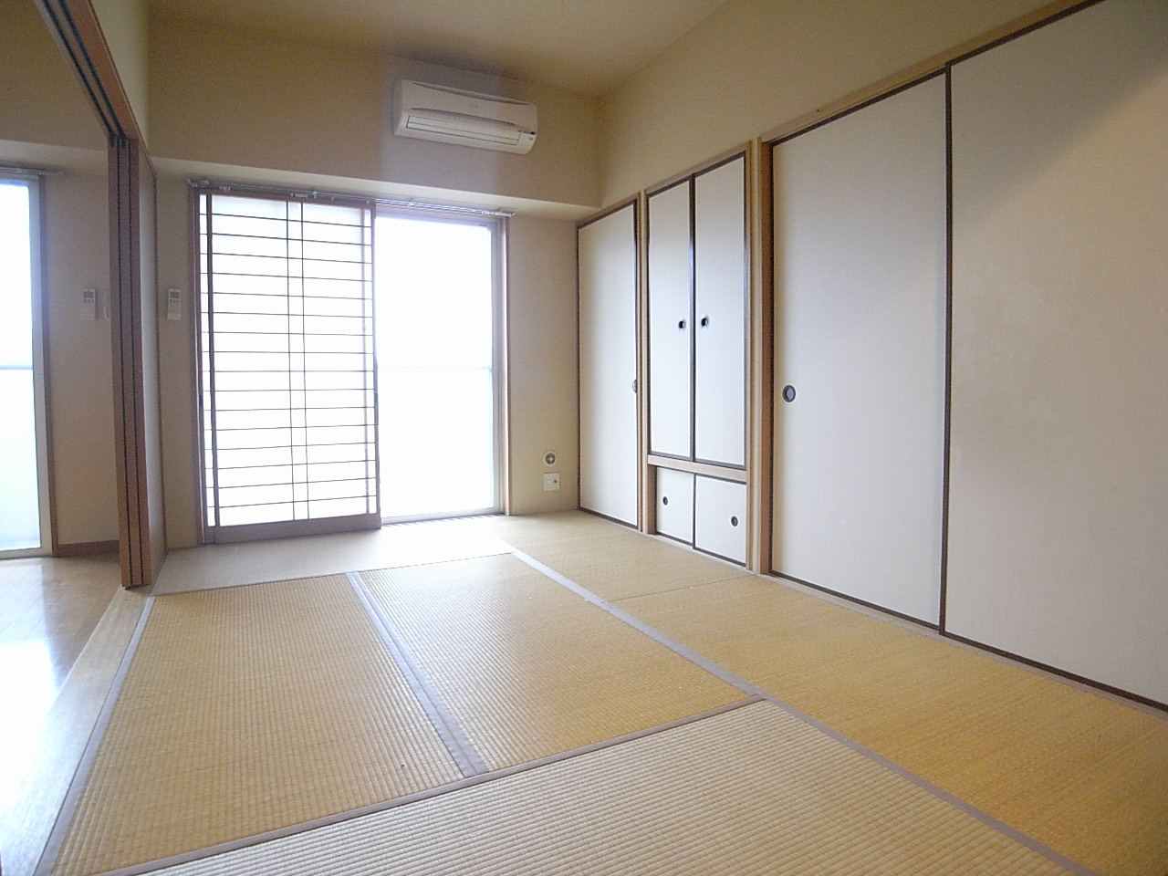 Living and room. There is also a Buddhist altar room in the Japanese-style room