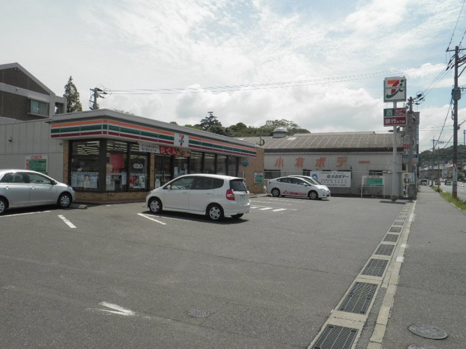 Convenience store. Seven-Eleven Shimoishida store up (convenience store) 380m