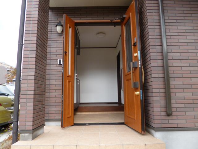 Entrance. Spacious entrance