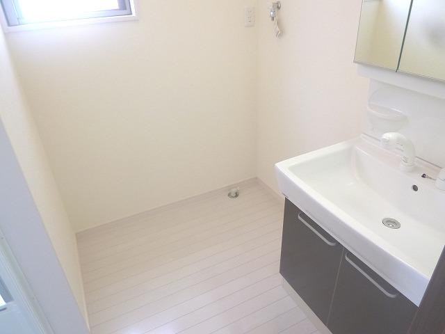 Wash basin, toilet. Indoor (July 2012) shooting
