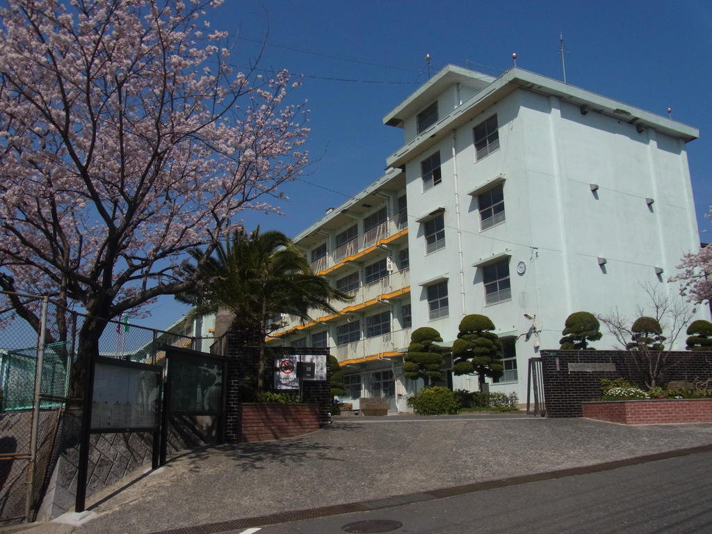Junior high school. 399m to Kitakyushu marsh junior high school (junior high school)