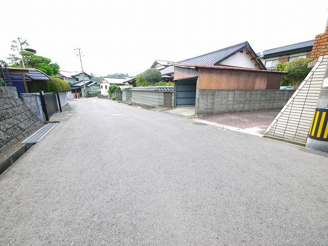 Local photos, including front road. Local (July 2013) Shooting