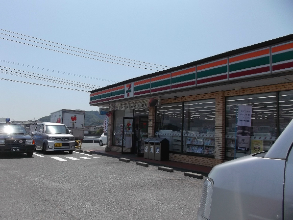 Convenience store. Seven-Eleven Kokura smell store up (convenience store) 1409m