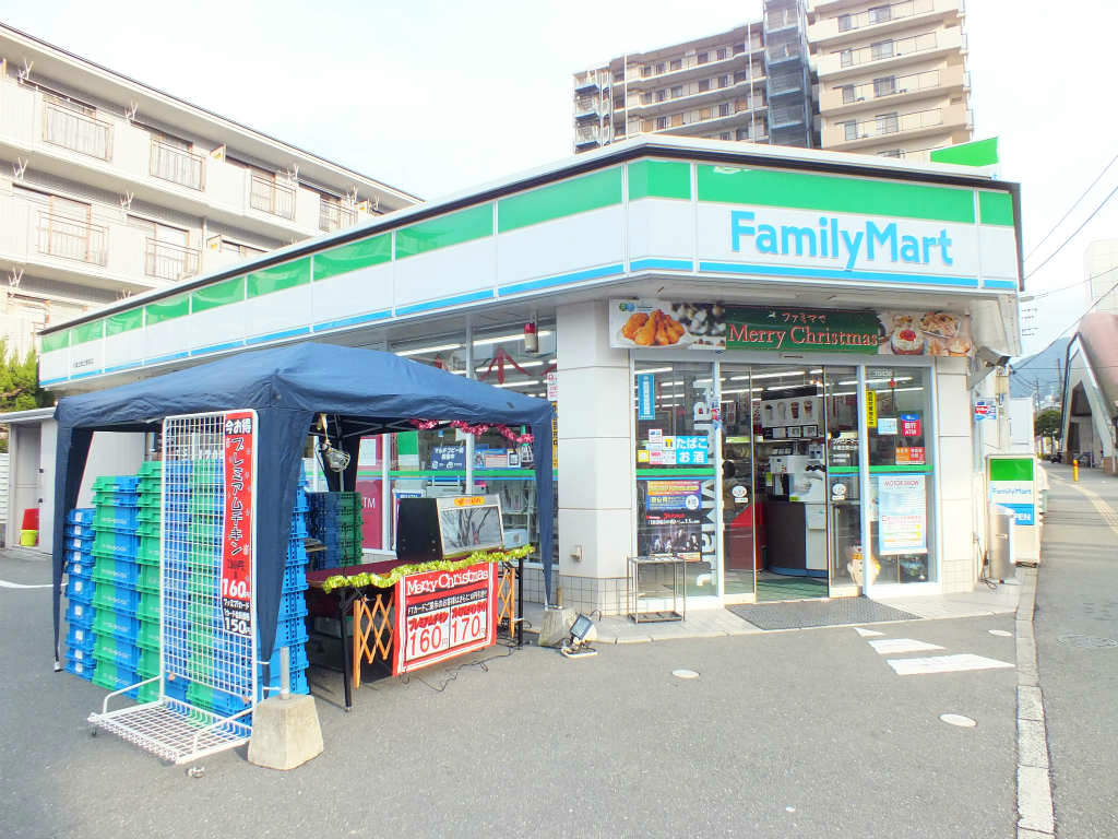 Convenience store. FamilyMart Kokura Kikugaoka Station store up to (convenience store) 601m
