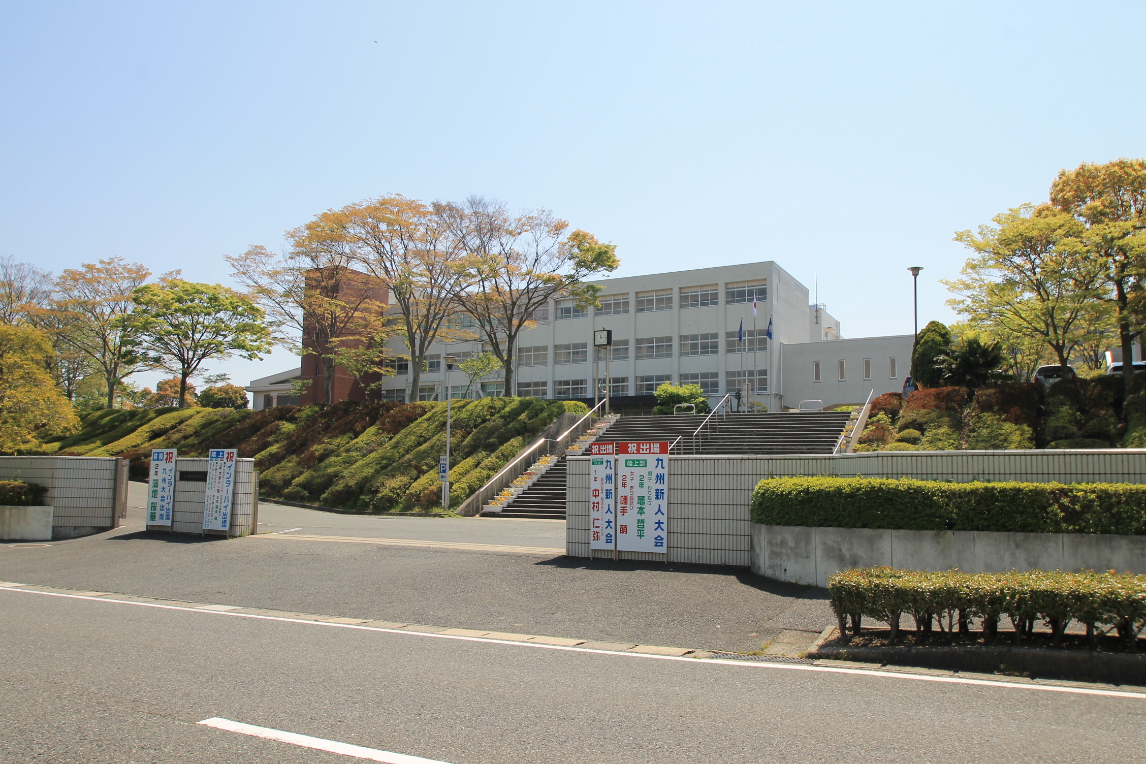 high school ・ College. Fukuoka Prefectural Kokurahigashi High School (High School ・ NCT) to 973m