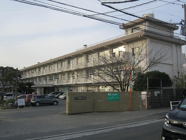 Junior high school. 614m to Kitakyushu Sone junior high school (junior high school)