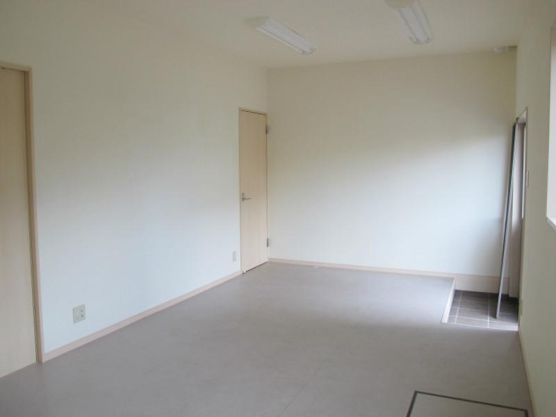 Non-living room. Built three years later! Is a floor plan that can respond to diverse industries!