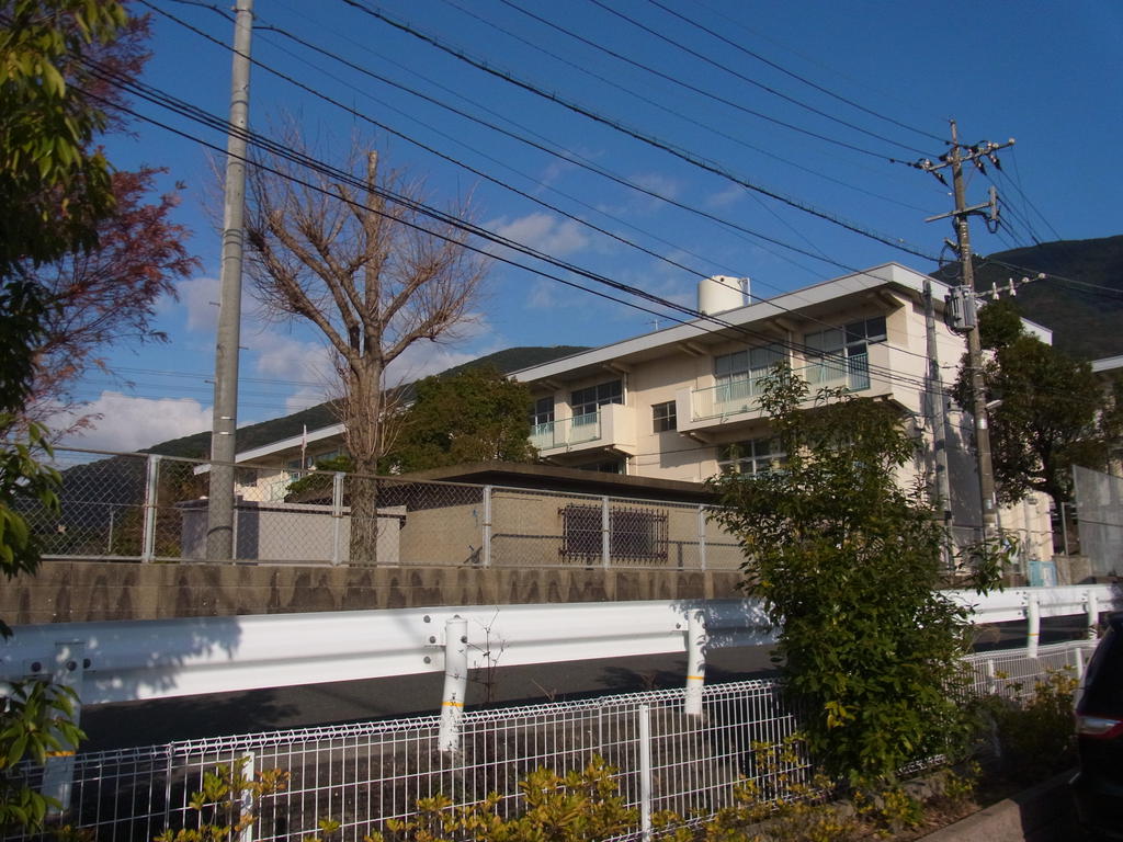 Primary school. Kuzuhara until the elementary school (elementary school) 1649m