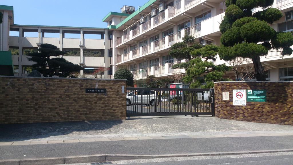 Primary school. 1050m to Kitakyushu correct elementary school (elementary school)
