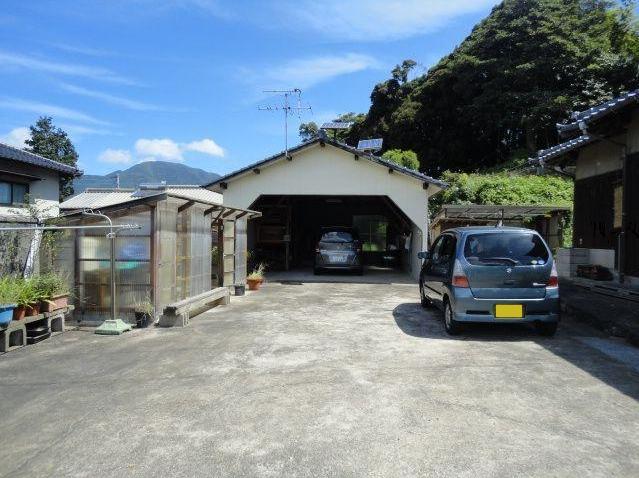 Parking lot