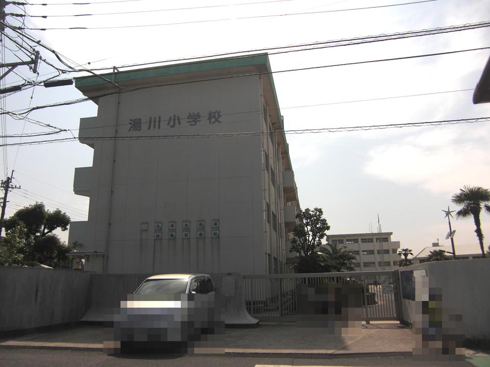 Primary school. Kitakyushu Yukawa 400m up to elementary school