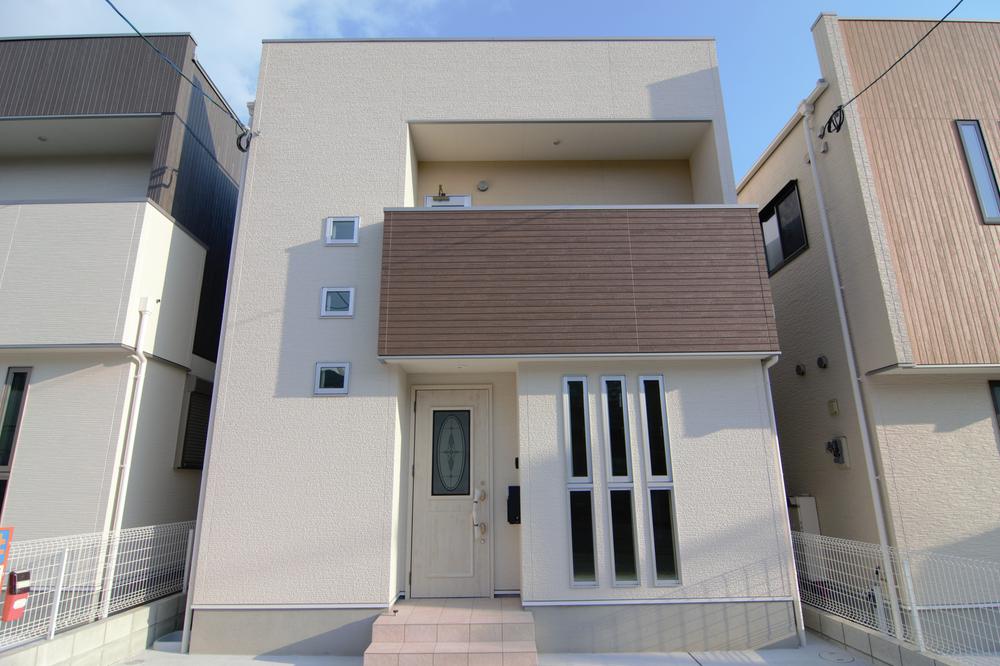 Local appearance photo. ■ You can a variety of how to use because it is two-sided balcony