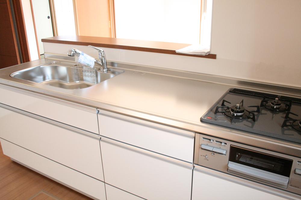 Kitchen. Bright, functional face-to-face kitchen