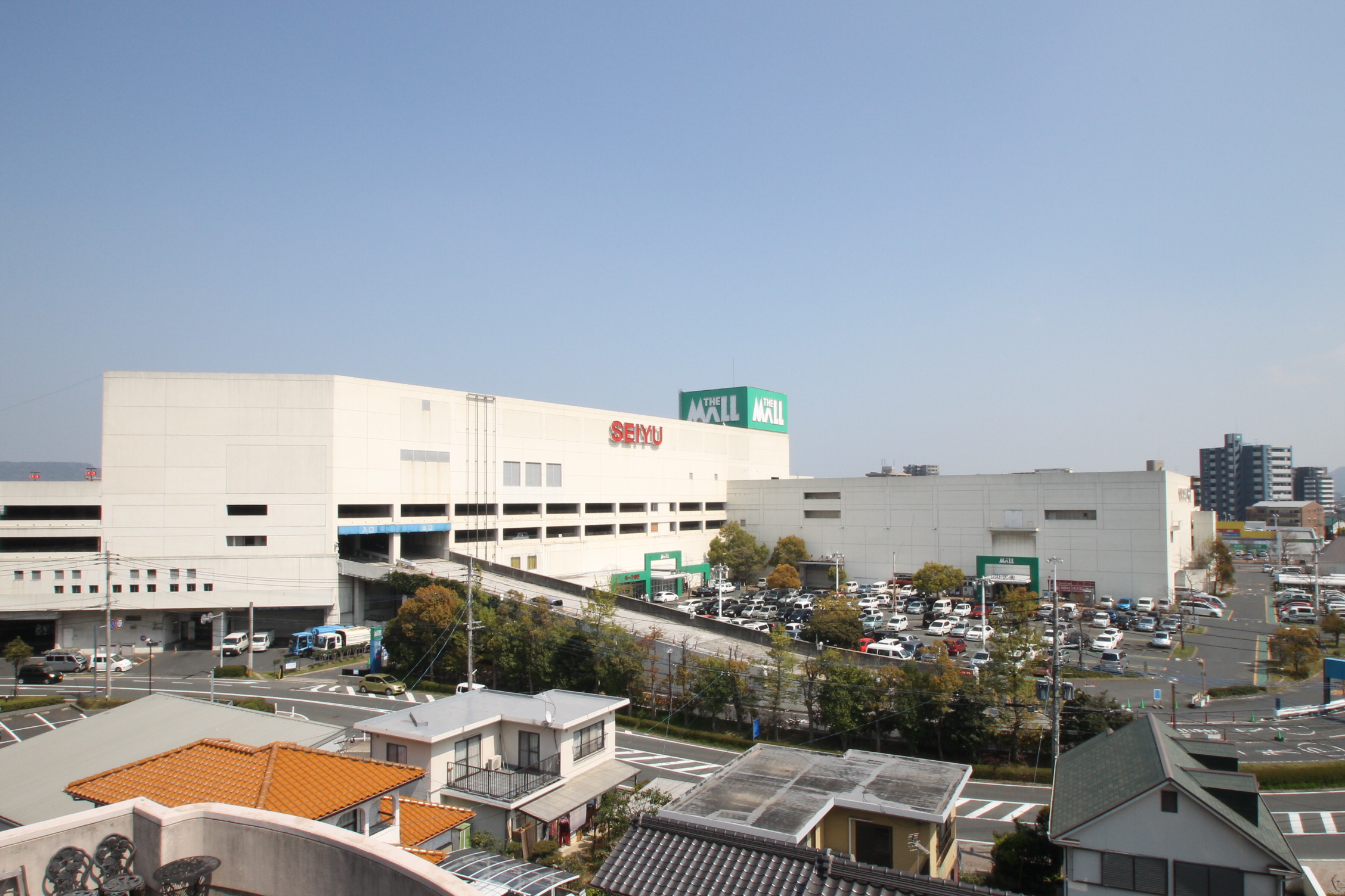 Shopping centre. THE MALL Ogura until the (shopping center) 1545m