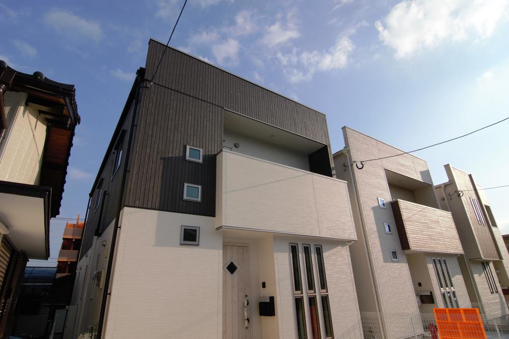 Local appearance photo. ■ Parking 3 units can be (parallel)