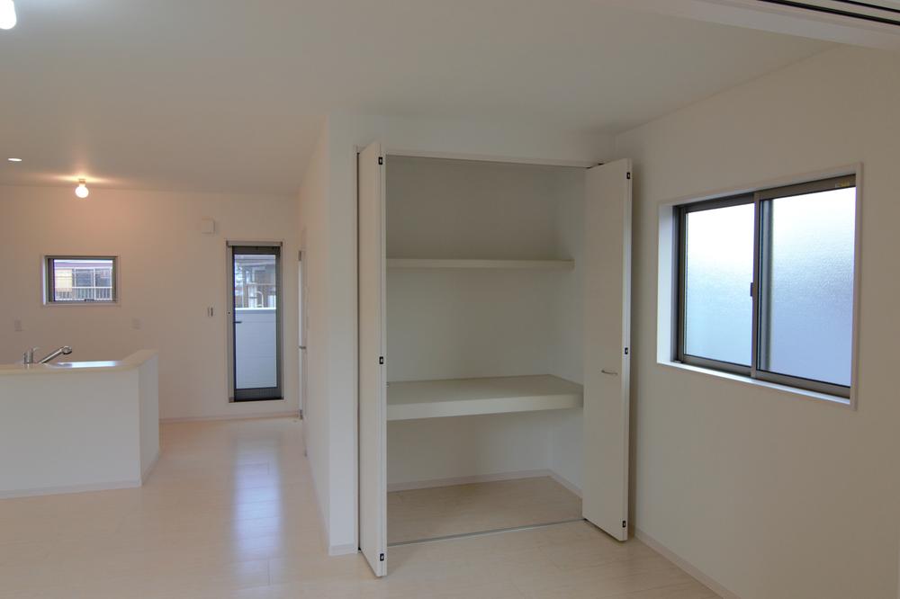 Living. ■ There is a firm also housed in the living room!