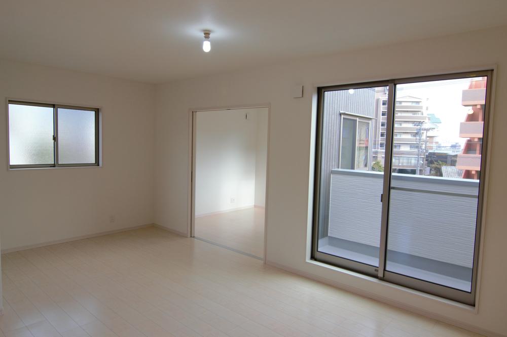 Living. ■ White flooring will show widely the very bright room! We of course use the ones on the strong one rank in the dirt.