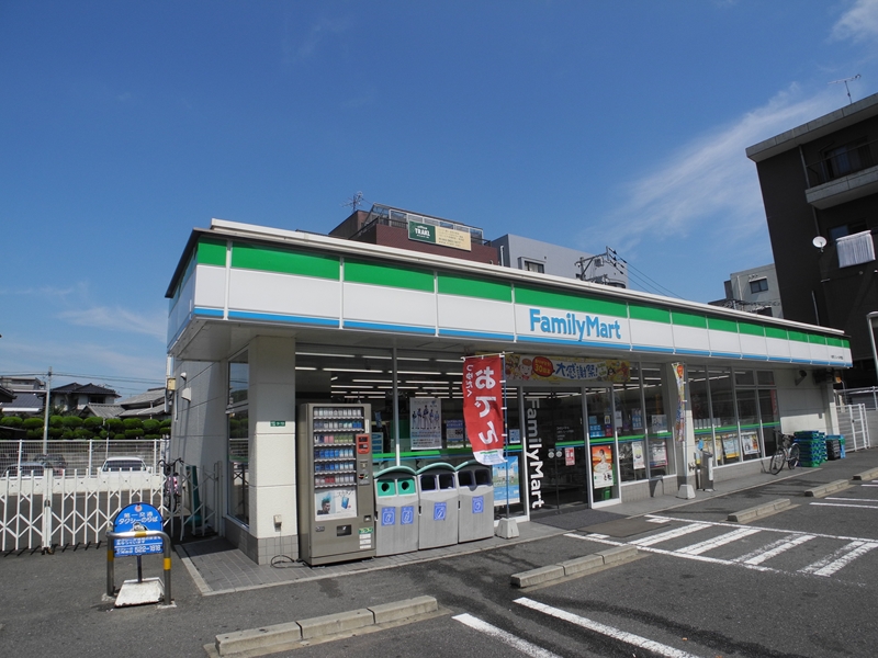 Convenience store. FamilyMart Kokura monorail Moritsune store up (convenience store) 293m