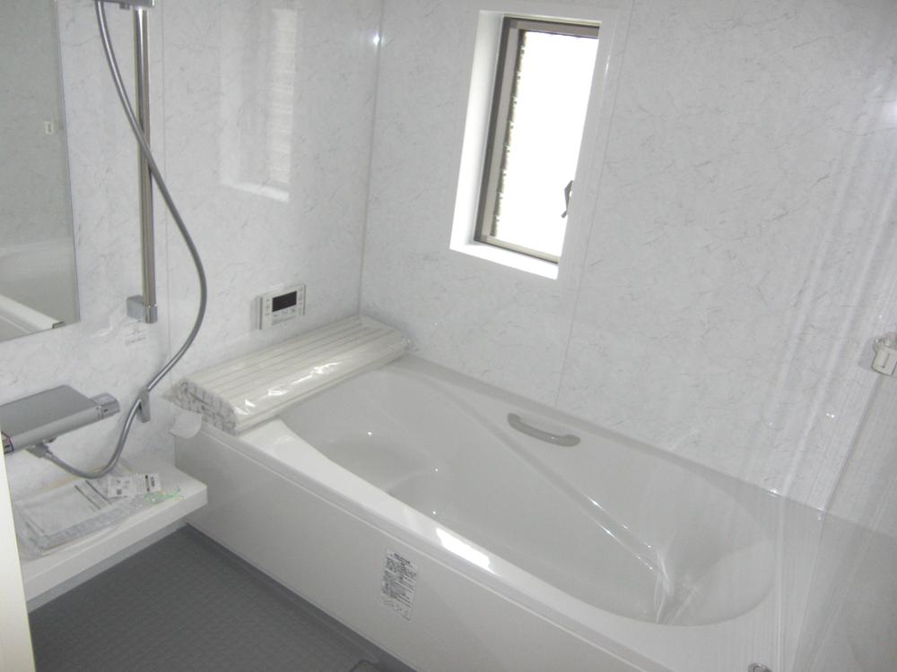 Bathroom. Bathroom 1 pyeong type that can stretch the legs. heating ・ With dryer (same specifications)