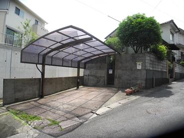Parking lot. With carport. Second unit of construction is possible parking (with estimates).