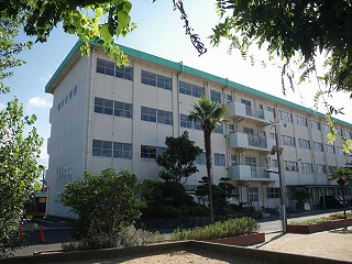 Primary school. 400m to Kitakyushu Yukawa elementary school (elementary school)