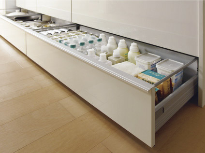 Kitchen.  [Lower drawer] Stock of preserved food and beverages such as canned, It is very convenient for storage, such as detergents and care equipment.