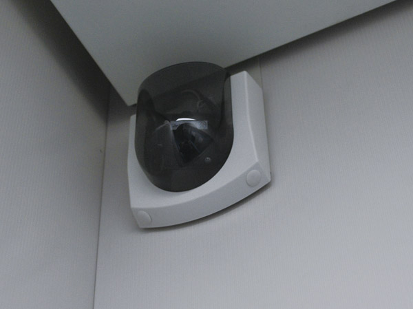 Security.  [Elevator in the security camera] Set up a recording-type security cameras to worry in the elevator prank, etc.. Because monitor image is to receive a continuous image, Appropriate action will be possible because can check the status of the place. (Same specifications)