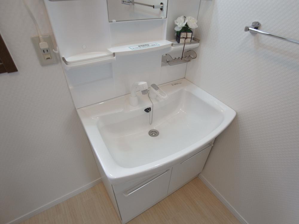Wash basin, toilet. Indoor (January 2014) Shooting