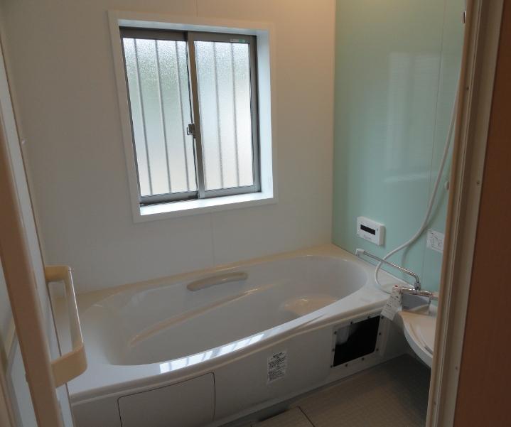 Same specifications photo (bathroom). The photograph is the same type.