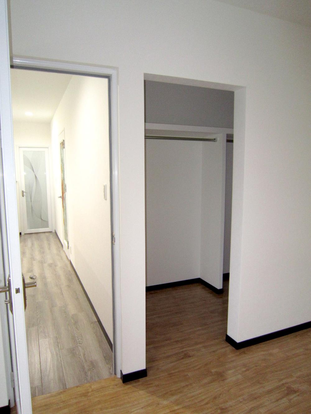 Receipt. Spacious walk-in closet