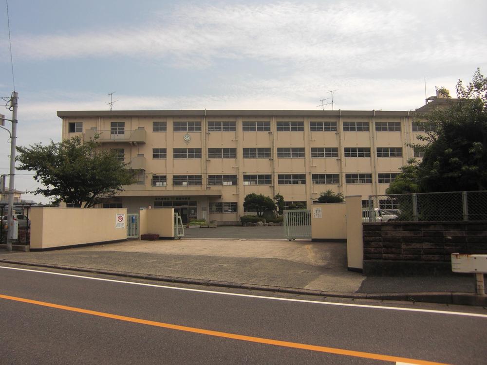 Junior high school. 486m to Kitakyushu Yoshida Junior High School