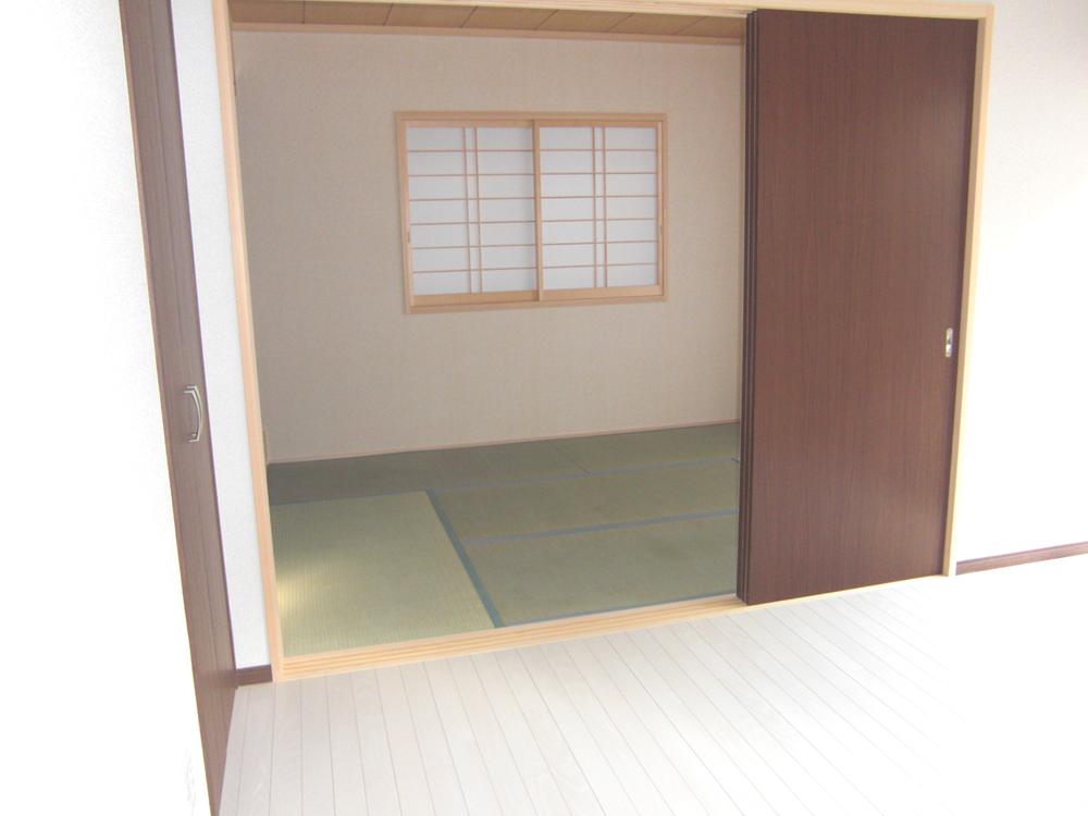 Other introspection. Japanese-style room that follow from living. Or use widely the living room at the time of visitor, Best for the nap place for children in the mom housework